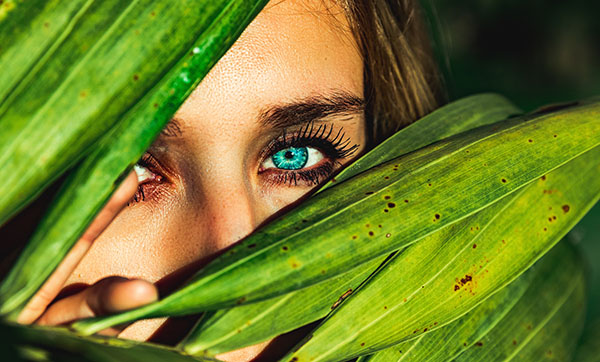peeking at money